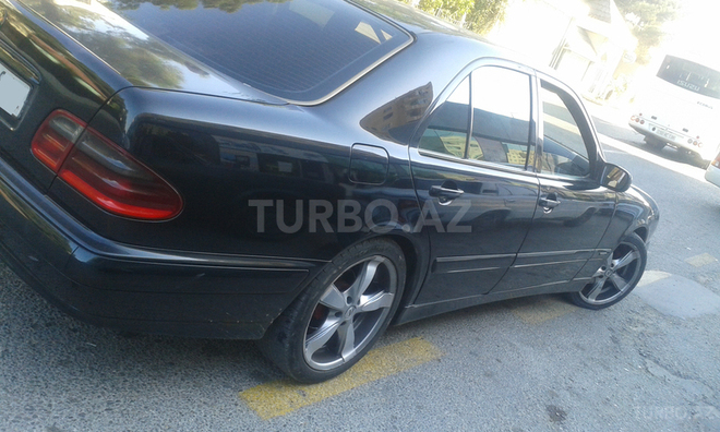 Mercedes E 220 2001, 240,000 km - 2.2 l - Bakı