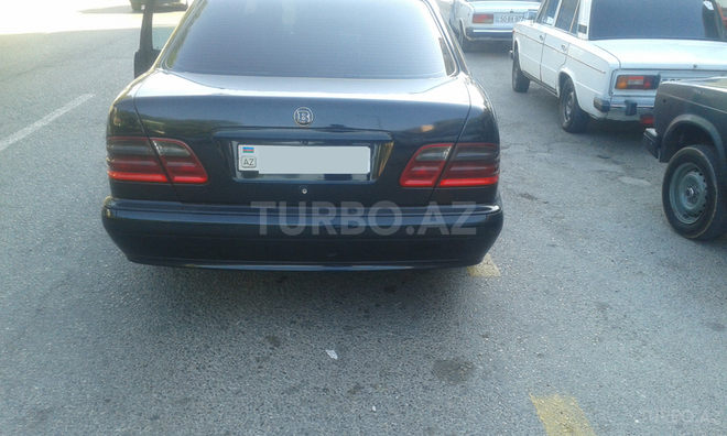 Mercedes E 220 2001, 240,000 km - 2.2 l - Bakı