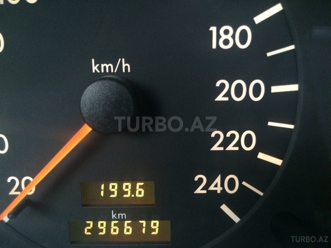 Mercedes C 180 1995, 298,000 km - 1.8 l - Bakı