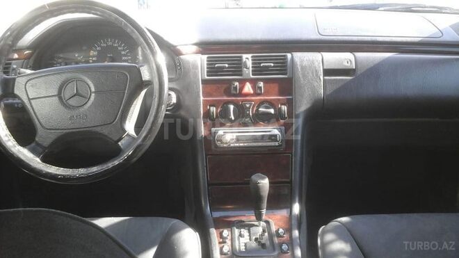 Mercedes E 230 1997, 198,000 km - 2.3 l - Bakı