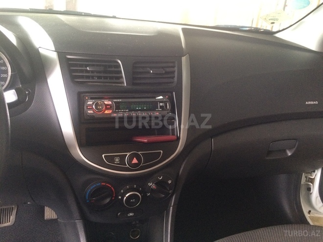 Hyundai Accent 2013, 38,000 km - 1.4 l - Bakı