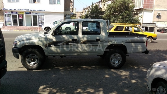 Toyota Hilux 2001, 387,200 km - 2.8 l - Bakı