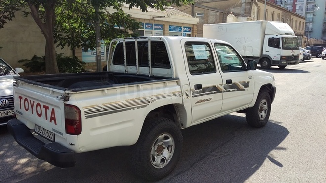 Toyota Hilux 2001, 387,200 km - 2.8 l - Bakı