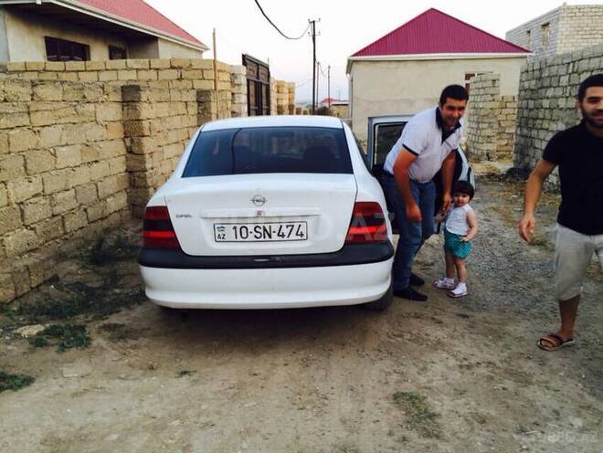Opel Vectra 1996, 220,000 km - 2.0 l - Bakı