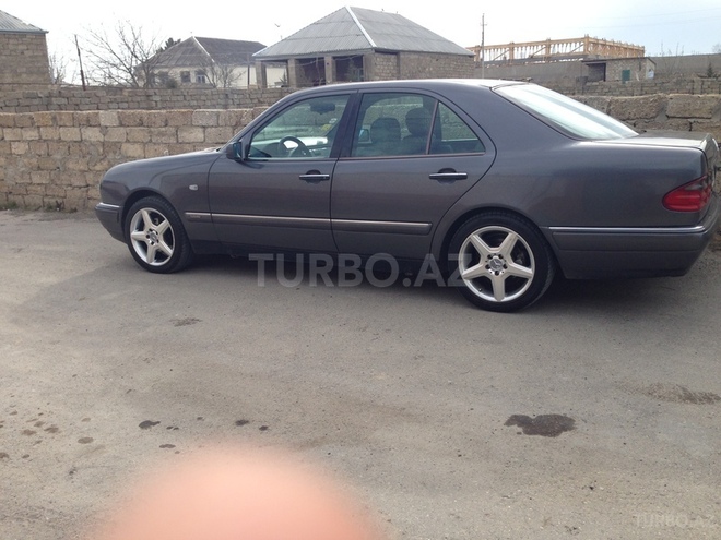 Mercedes E 230 1995, 180,000 km - 2.3 l - Bakı