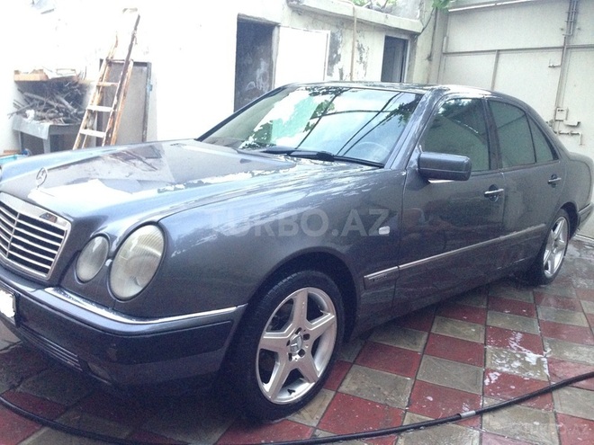 Mercedes E 230 1995, 180,000 km - 2.3 l - Bakı