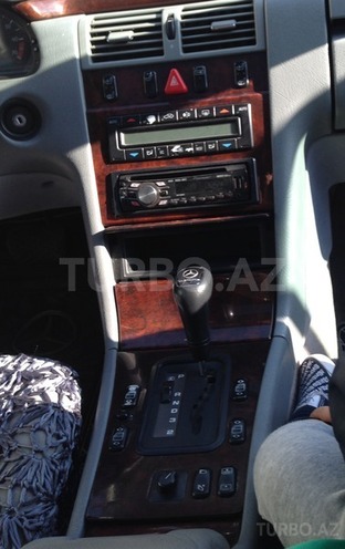 Mercedes E 230 1995, 180,000 km - 2.3 l - Bakı