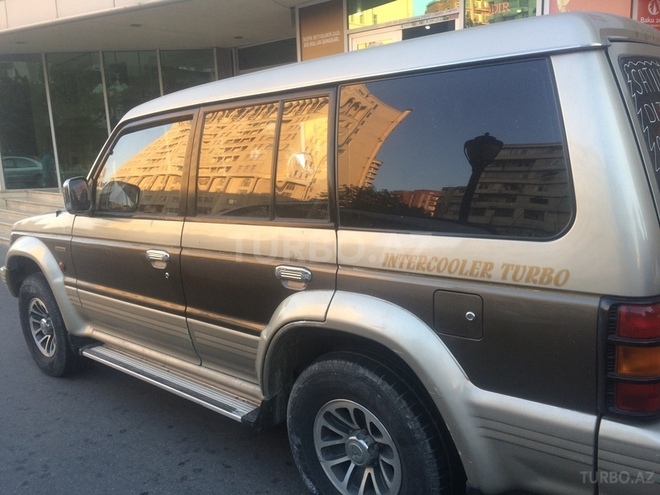 Mitsubishi Pajero 1992, 300,000 km - 2.5 л - Bakı