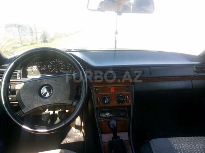 Mercedes E 200 1990, 304,000 km - 2.0 l - Bakı
