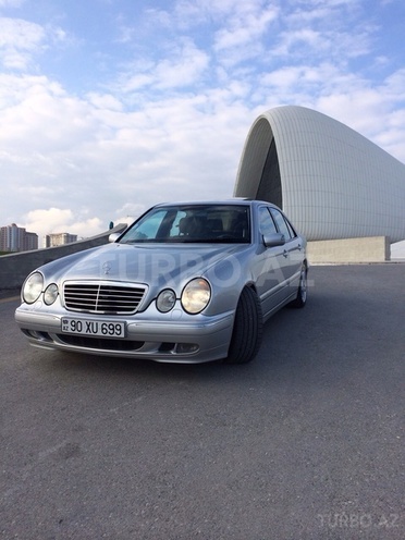 Mercedes E 260 2000, 150,000 km - 2.6 л - Bakı