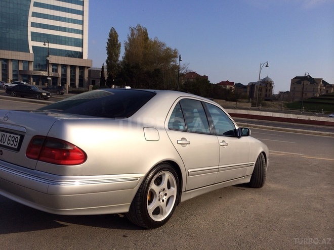 Mercedes E 260 2000, 150,000 km - 2.6 л - Bakı