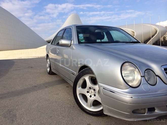 Mercedes E 260 2000, 150,000 km - 2.6 л - Bakı