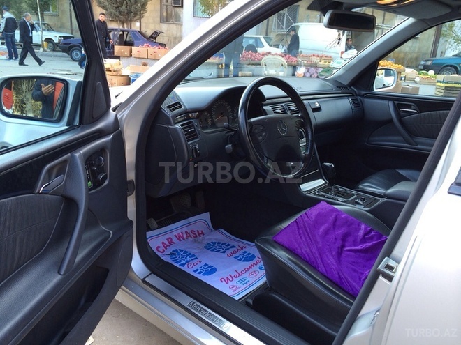Mercedes E 260 2000, 150,000 km - 2.6 л - Bakı
