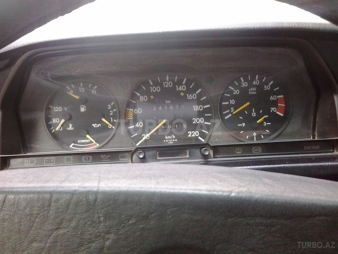 Mercedes 190 1990, 141,673 km - 2.0 l - Bakı