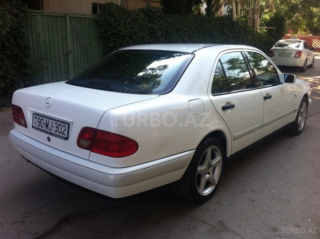 Mercedes E 200 1998, 165,477 km - 2.0 л - Bakı