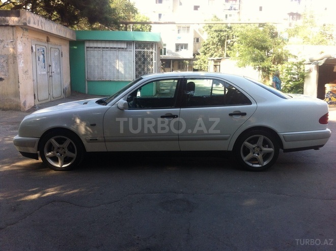 Mercedes E 200 1998, 165,477 km - 2.0 л - Bakı