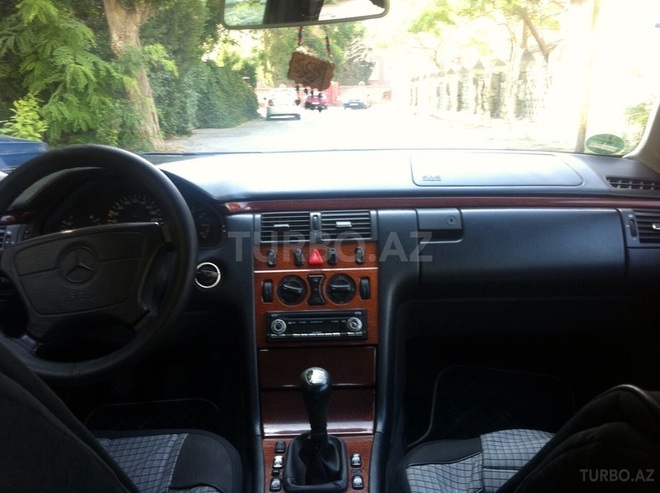 Mercedes E 200 1998, 165,477 km - 2.0 л - Bakı