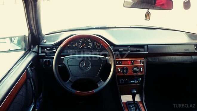 Mercedes E 250 1995, 144,000 km - 0.3 l - Bakı