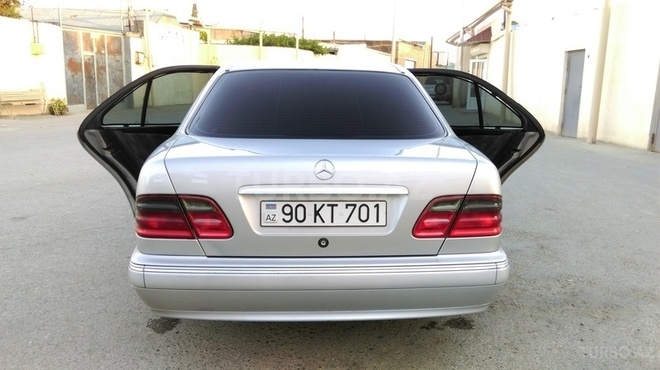 Mercedes E 220 2000, 383,555 km - 2.2 л - Bakı