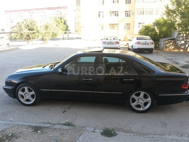 Mercedes E 220 2001, 249,000 km - 2.2 l - Bakı