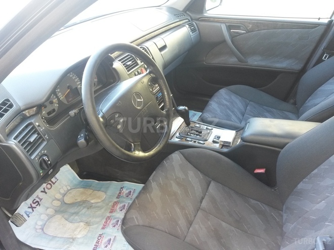 Mercedes E 220 2001, 249,000 km - 2.2 l - Bakı