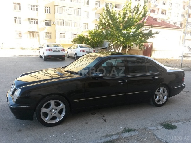 Mercedes E 220 2001, 249,000 km - 2.2 l - Bakı