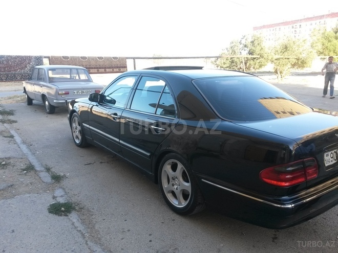 Mercedes E 220 2001, 249,000 km - 2.2 l - Bakı