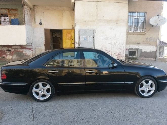 Mercedes E 220 2001, 249,000 km - 2.2 l - Bakı