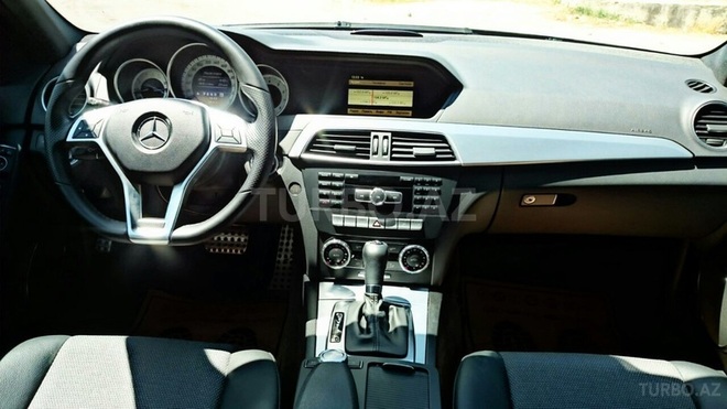 Mercedes C 350 2012, 60,000 km - 3.5 l - Bakı