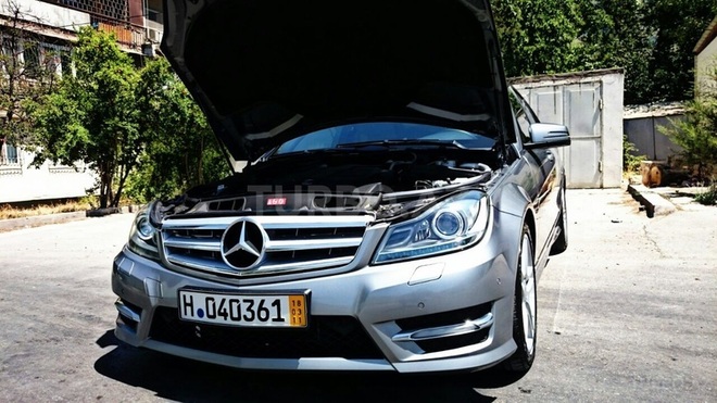 Mercedes C 350 2012, 60,000 km - 3.5 l - Bakı