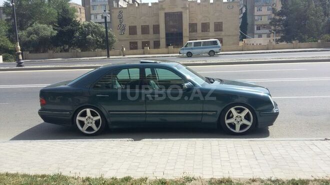 Mercedes E 270 2000, 117,000 km - 2.7 l - Bakı