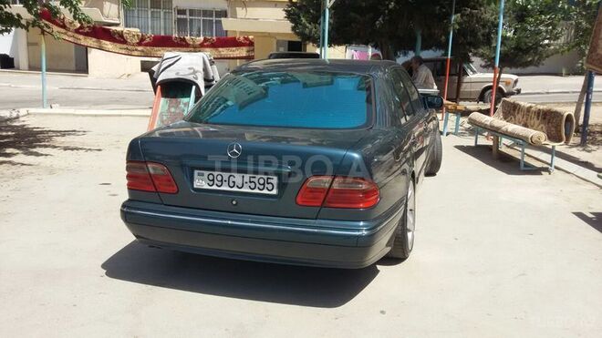 Mercedes E 270 2000, 117,000 km - 2.7 l - Bakı