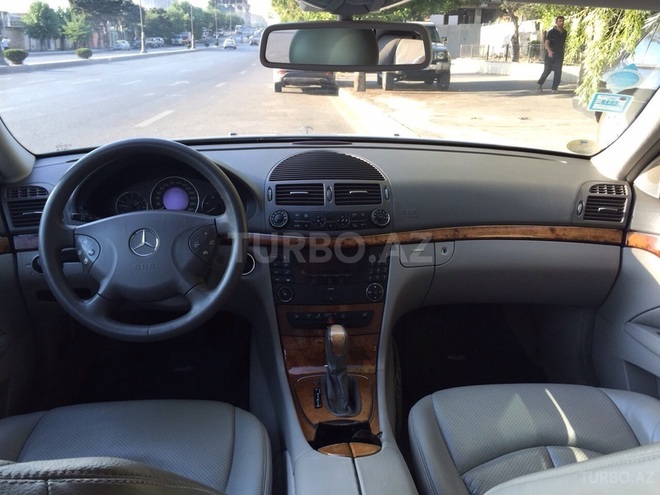 Mercedes E 220 2002, 168,000 km - 2.2 l - Bakı