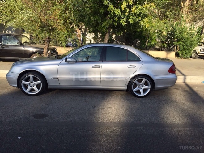 Mercedes E 220 2002, 168,000 km - 2.2 l - Bakı
