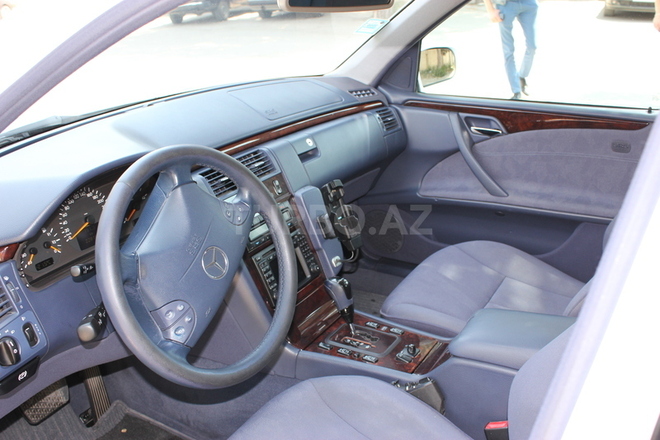 Mercedes E 220 2000, 237,000 km - 2.2 l - Bakı