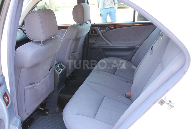 Mercedes E 220 2000, 237,000 km - 2.2 l - Bakı