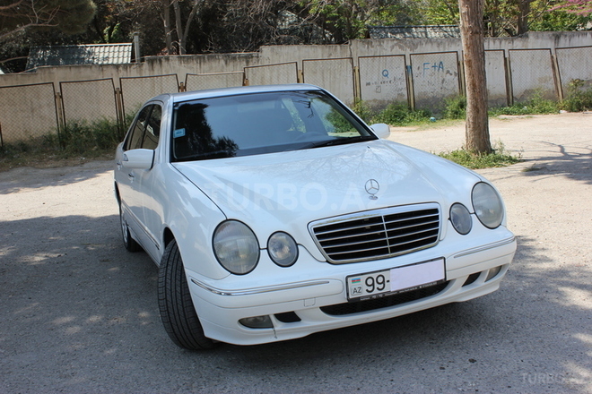 Mercedes E 220 2000, 237,000 km - 2.2 l - Bakı