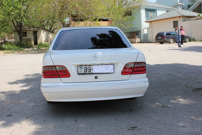 Mercedes E 220 2000, 237,000 km - 2.2 l - Bakı