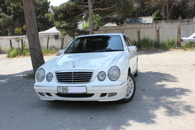 Mercedes E 220 2000, 237,000 km - 2.2 l - Bakı