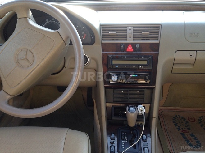 Mercedes C 230 1997, 142,000 km - 2.3 л - Bakı