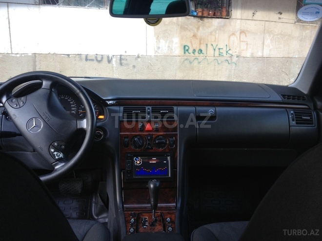 Mercedes E 240 2000, 186,000 km - 2.4 l - Bakı