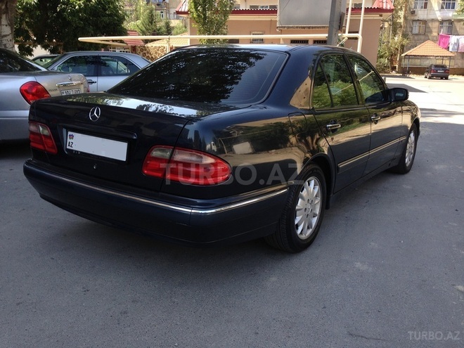 Mercedes E 240 2000, 186,000 km - 2.4 l - Bakı