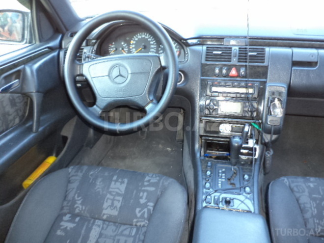 Mercedes E 240 1998, 208,000 km - 2.4 л - Bakı