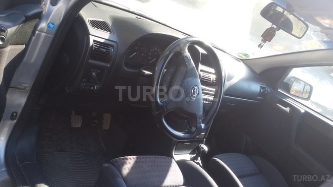 Opel Astra 2001, 200,000 km - 1.6 л - Bakı