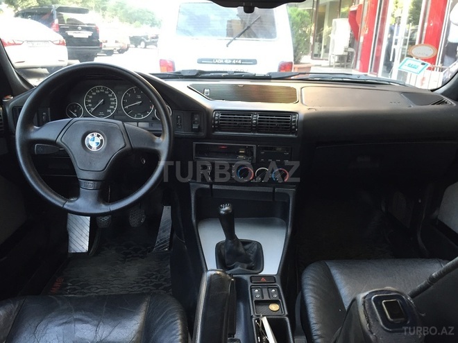 BMW 525 1992, 355,000 km - 2.5 l - Bakı