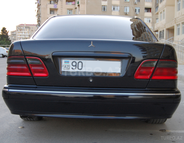 Mercedes E 220 2001, 250,000 km - 2.2 l - Bakı