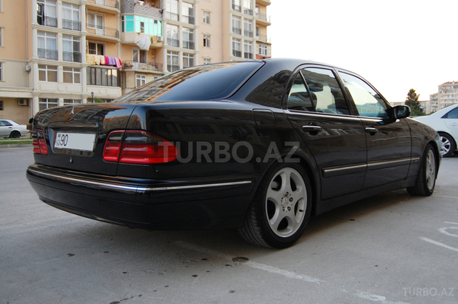 Mercedes E 220 2001, 250,000 km - 2.2 l - Bakı
