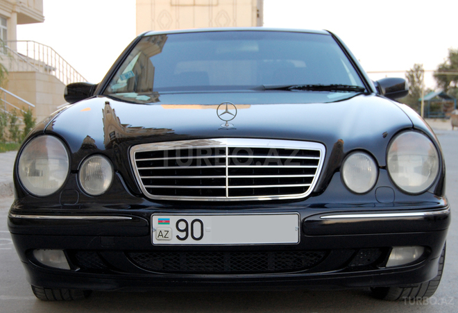 Mercedes E 220 2001, 250,000 km - 2.2 l - Bakı