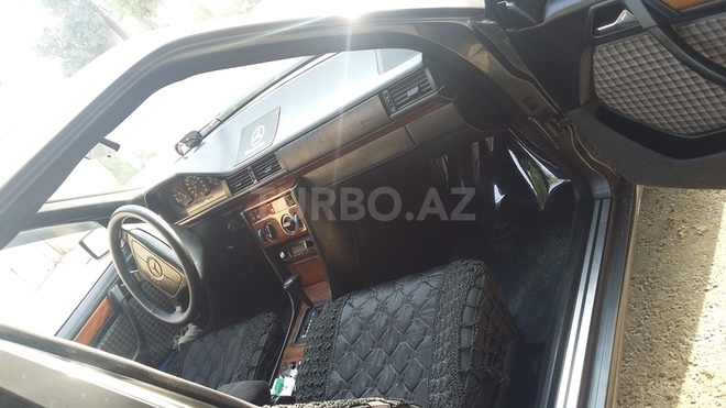 Mercedes E 220 1995, 297,960 km - 2.2 l - Bakı