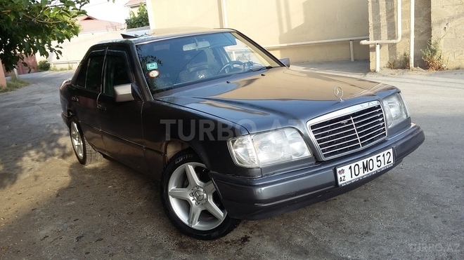 Mercedes E 220 1995, 297,960 km - 2.2 l - Bakı